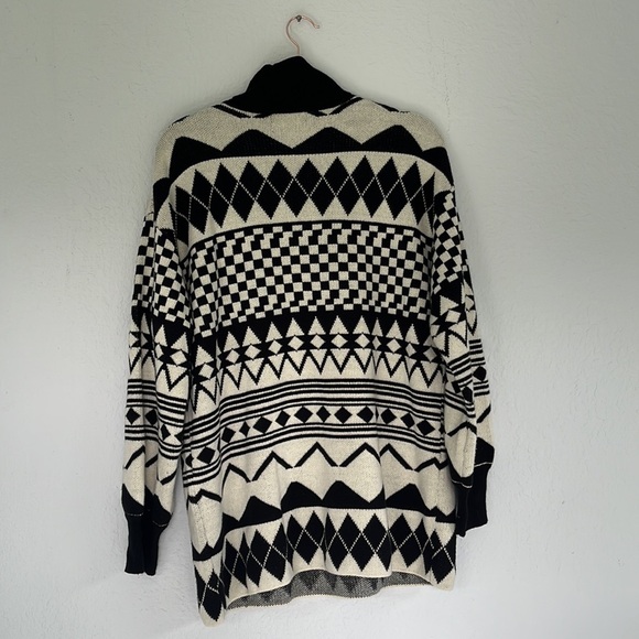 Urban Outfitters Black & Cream Geometric Print Oversized Knit Turtleneck M - Picture 7 of 9